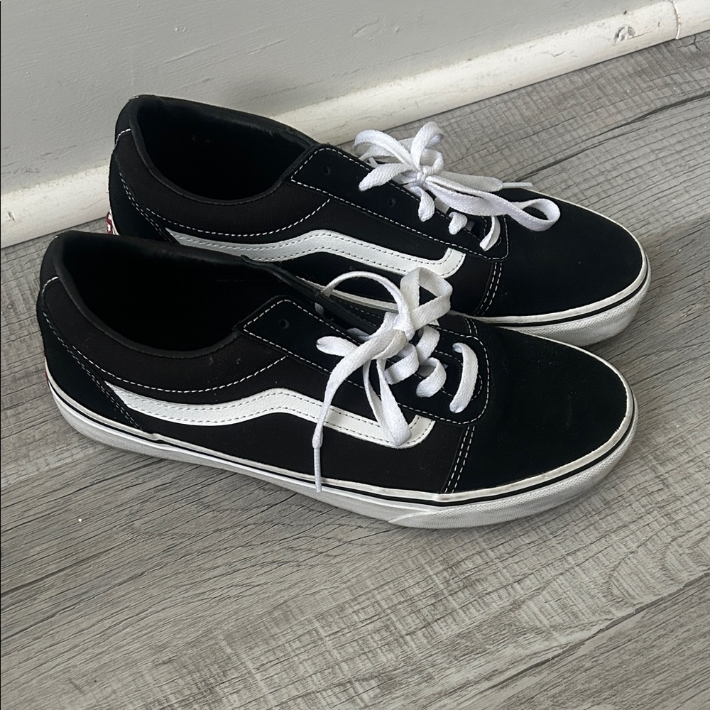 Vans Men's Classic Black and White Sneakers